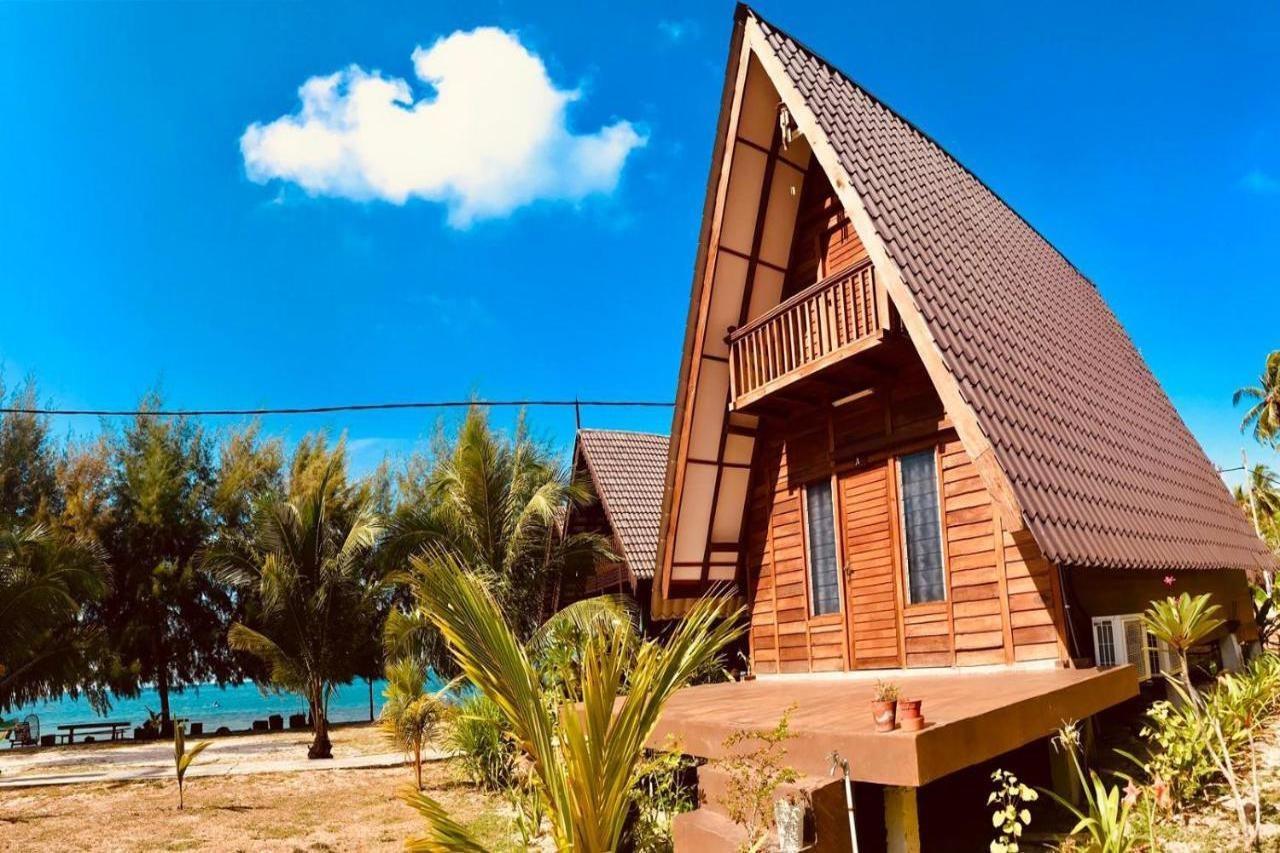Bayu Lestari Island Resort Mersing Kültér fotó