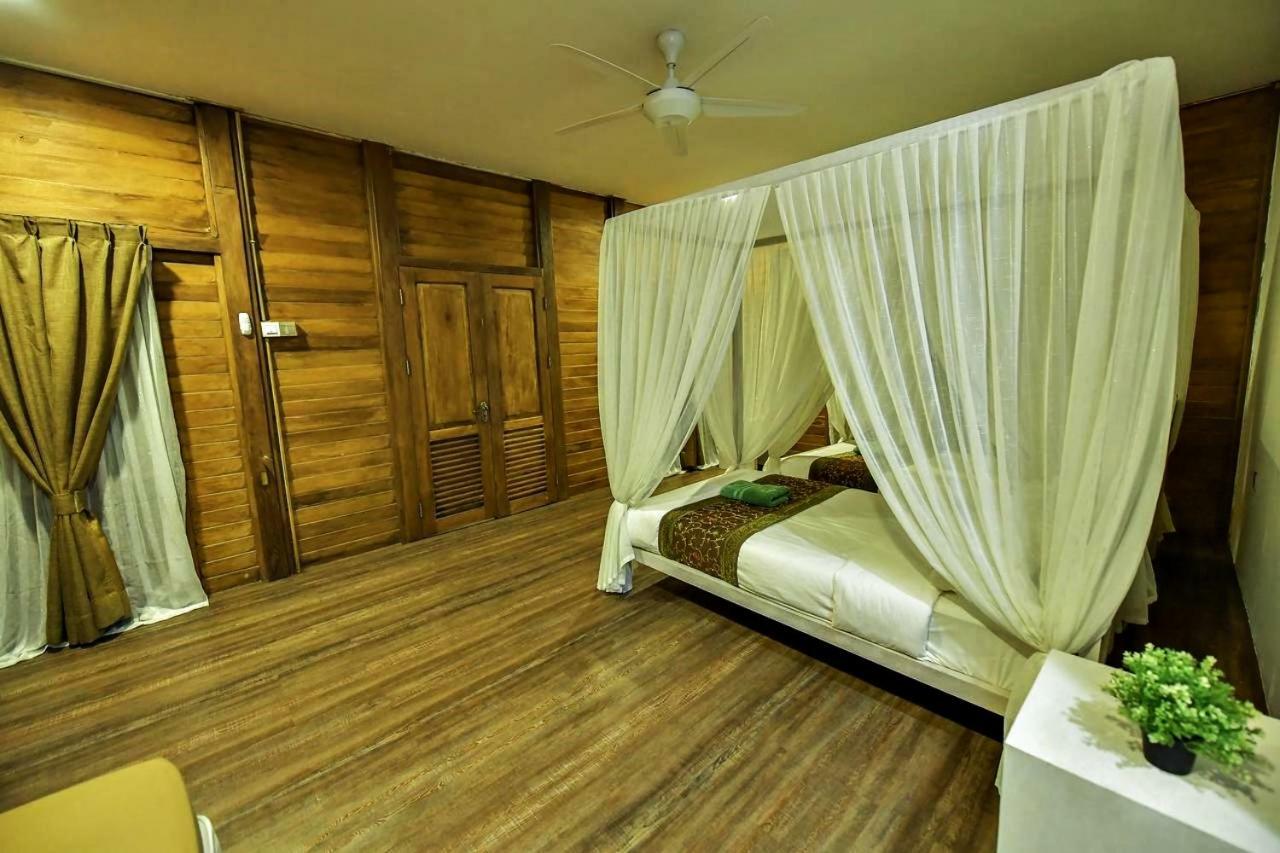 Bayu Lestari Island Resort Mersing Kültér fotó