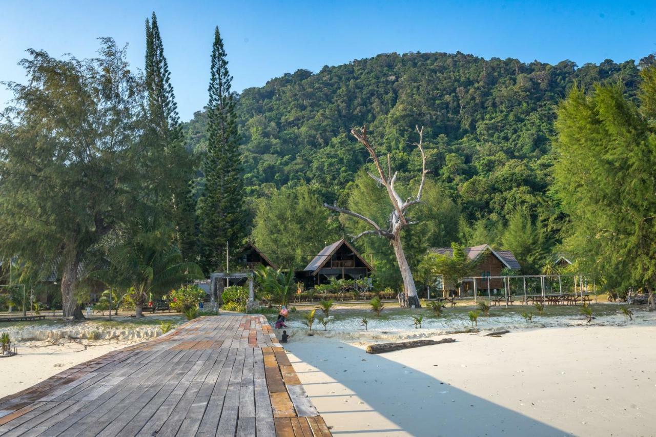 Bayu Lestari Island Resort Mersing Kültér fotó