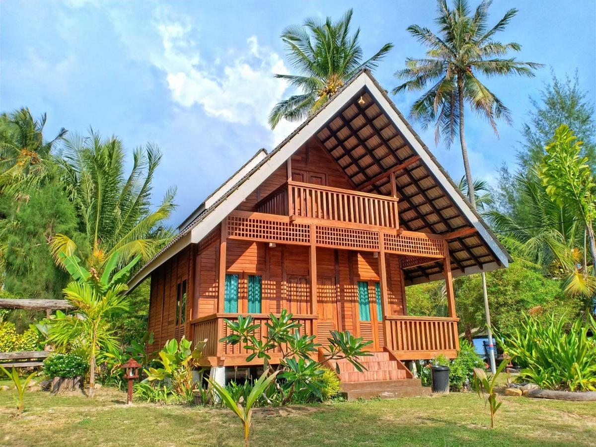 Bayu Lestari Island Resort Mersing Kültér fotó